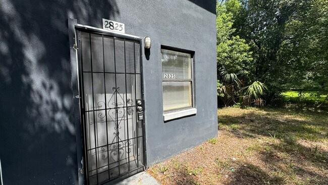 Foto del edificio - Affordable Ground-Floor Unit with Great Ci...