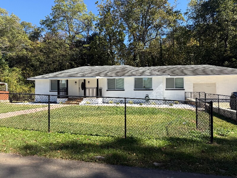 Foto principal - 961 Eastside Dr SE