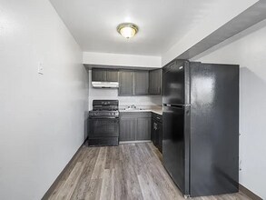 Building Photo - 1412 72nd Ave