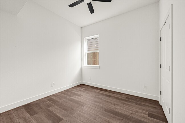 Foto del edificio - 422 Clinton Park St