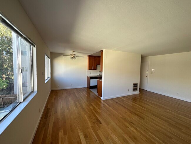 Building Photo - 690 Mariposa Ave