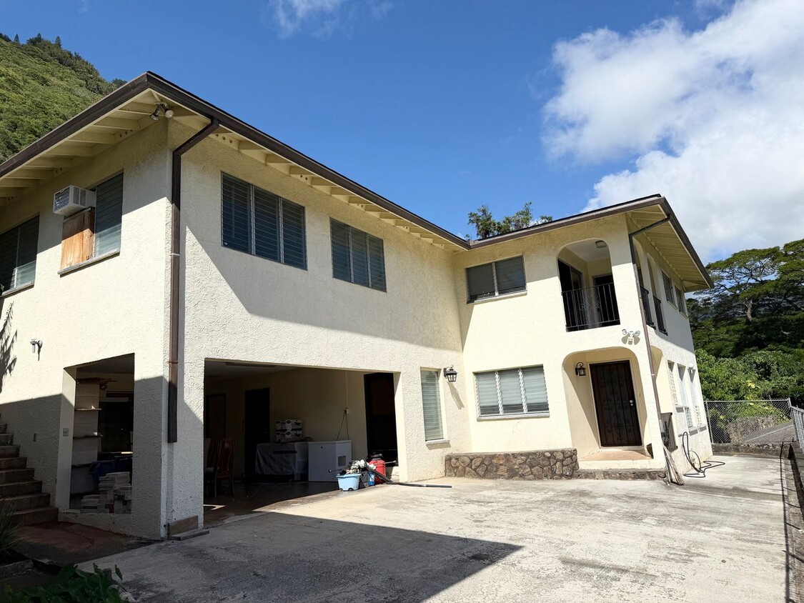 Foto principal - Manoa Valley - 3 bedroom 2.5 bath house w/...