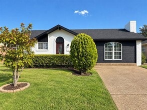 Building Photo - 818 Westbrook Dr