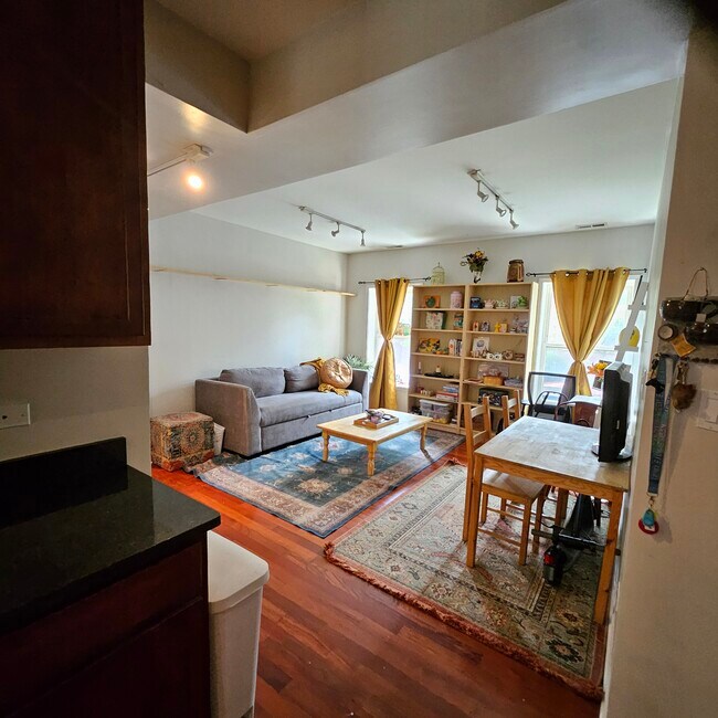 Foto del edificio - 1750 W Rascher Ave