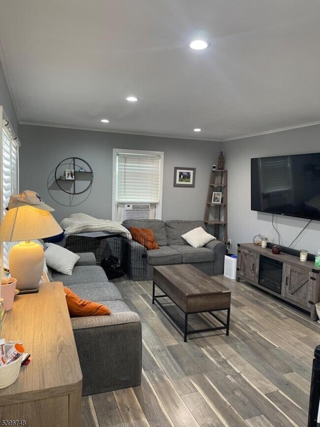 Building Photo - 16 Brookside Ave