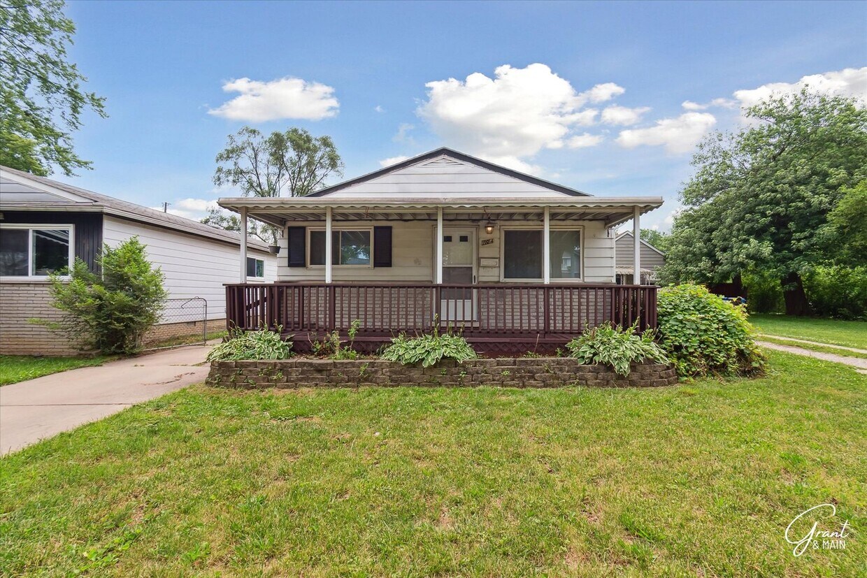 Foto principal - 3 bedroom ranch $1400 - Lease Special