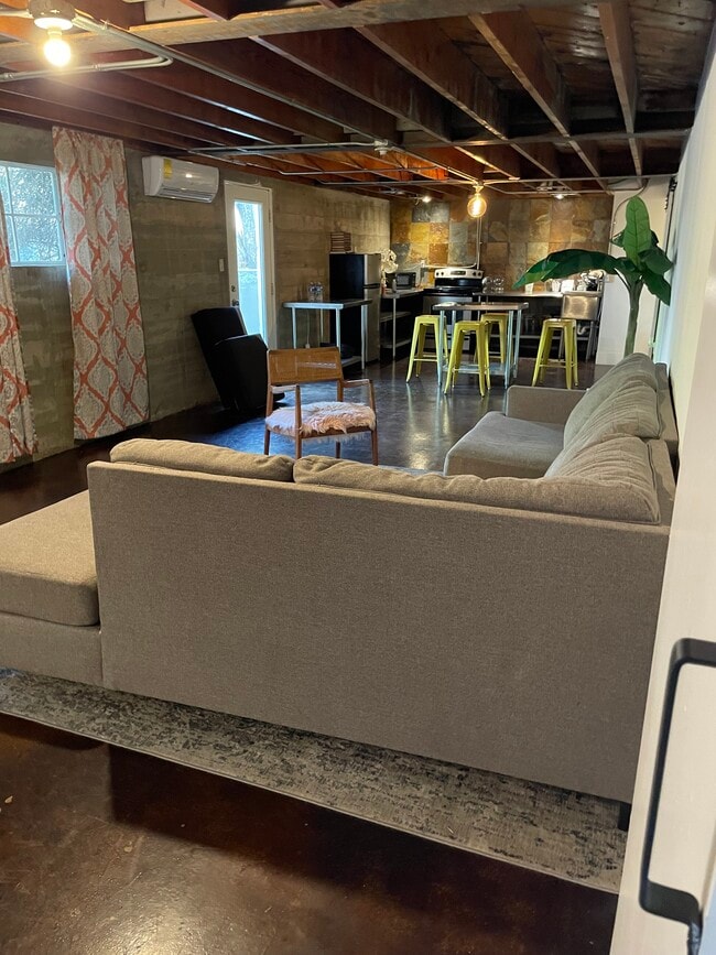 Building Photo - 1926 Arizona Ave