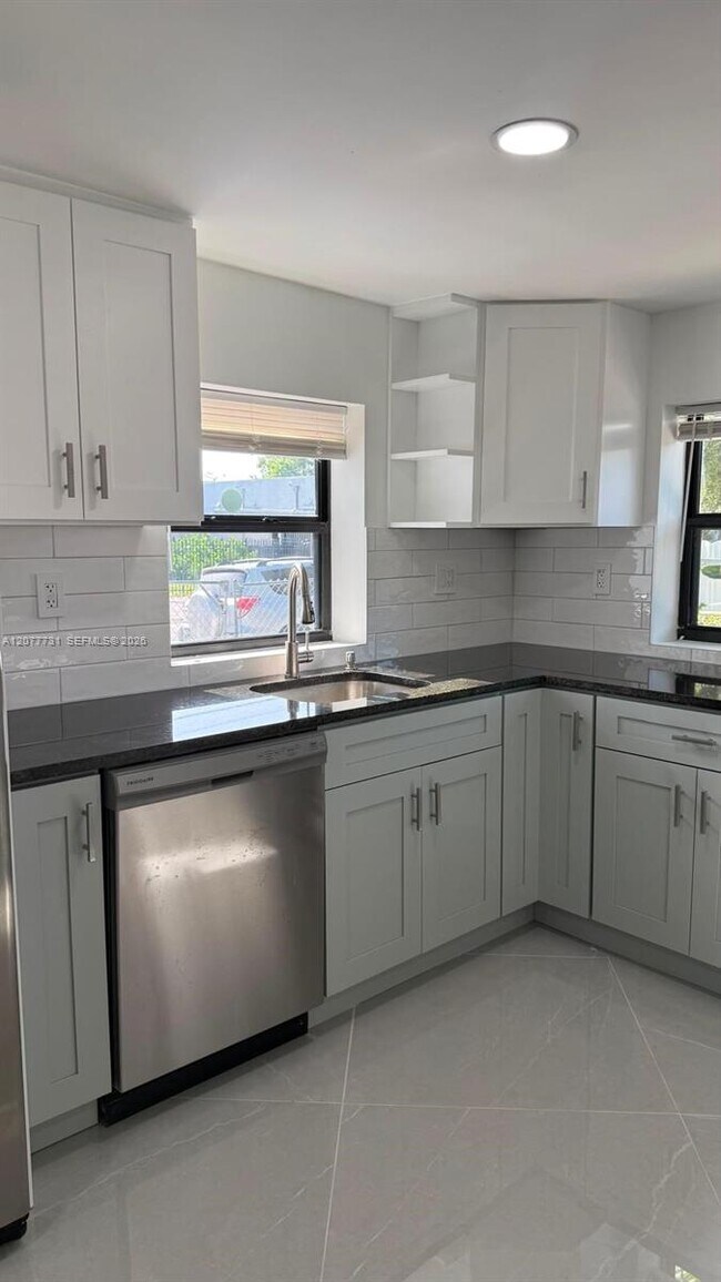 Building Photo - 305 NE 58th Terrace