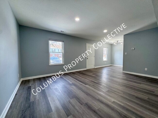 Foto del edificio - 3285 E Mound St