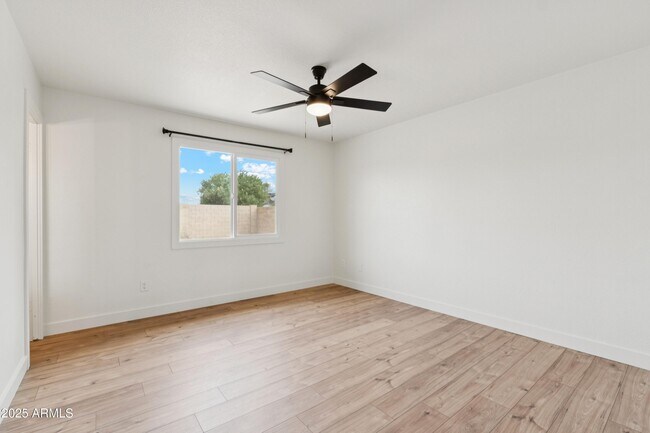 Foto del edificio - 4740 W Columbine Dr