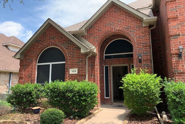 Foto del edificio - 109 Falcon Creek Dr