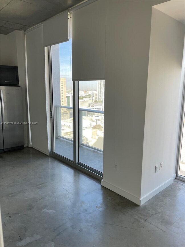 Foto del edificio - 151 SE 1st St