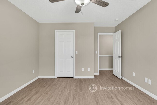 Building Photo - 2409 Knightsbridge Blvd