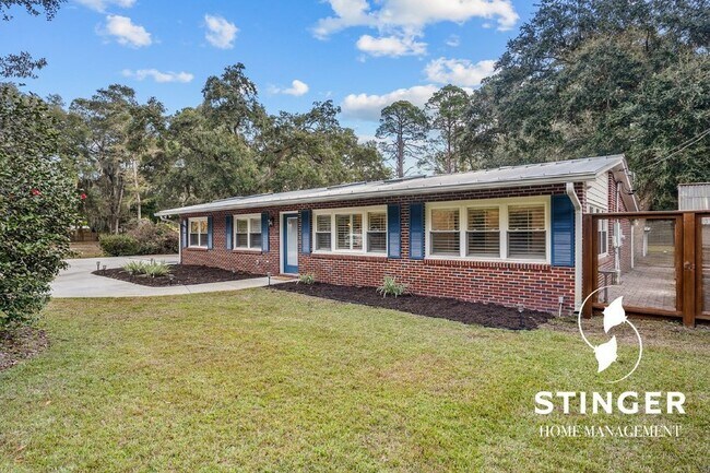 Foto del edificio - 150 Brickyard Point Rd S