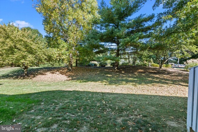 Foto del edificio - 45 Walton Ct