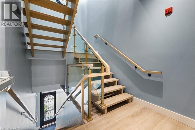 Building Photo - 163 Main St E