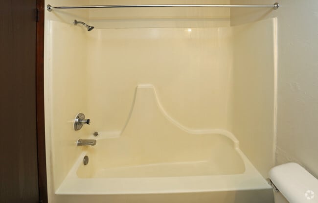 Tub - Norwood Manor