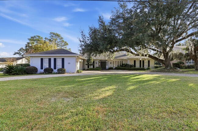 Foto del edificio - 3 Bed 3.5 Bath Gainesville Golf and Country Club Beauty