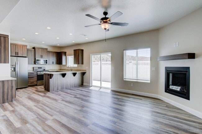 Building Photo - Shadow Cove Townhouse