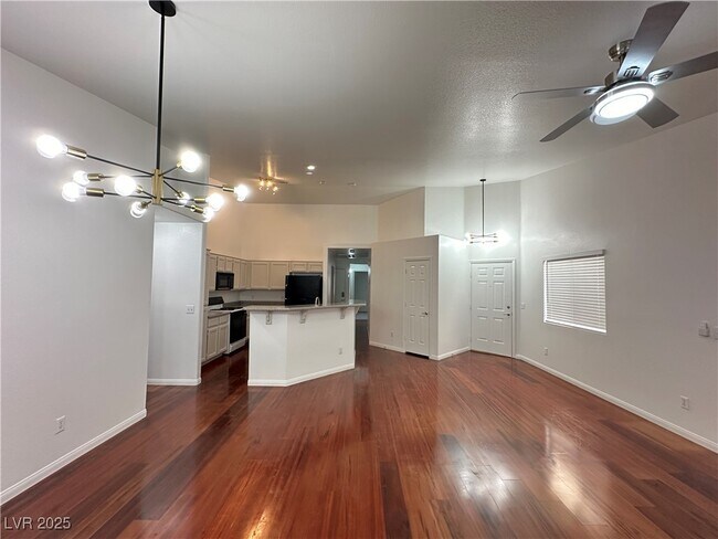 Foto del edificio - 6428 Sundown Heights Ave