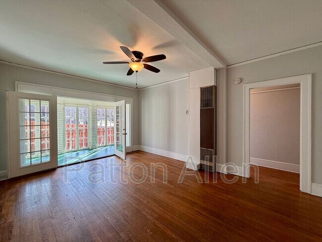 Foto del edificio - 116 E Chestnut St