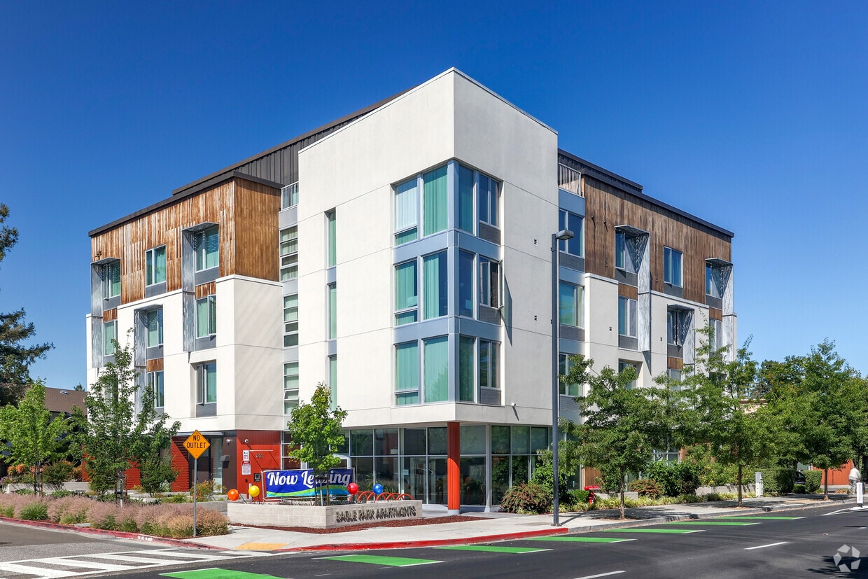Fotografía del edificio - Eagle Park Apartments