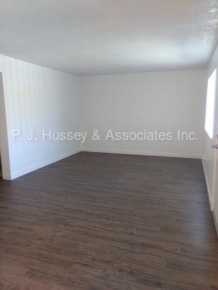 Building Photo - 2021 W Hayward Ave #17