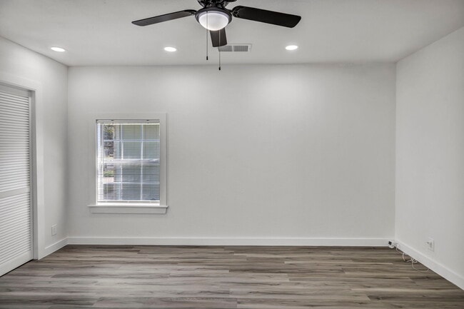 Foto del edificio - 5903 Kevin Kelly Plz