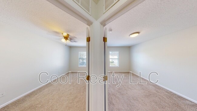 Foto del edificio - 448 Sherwood Oaks Dr