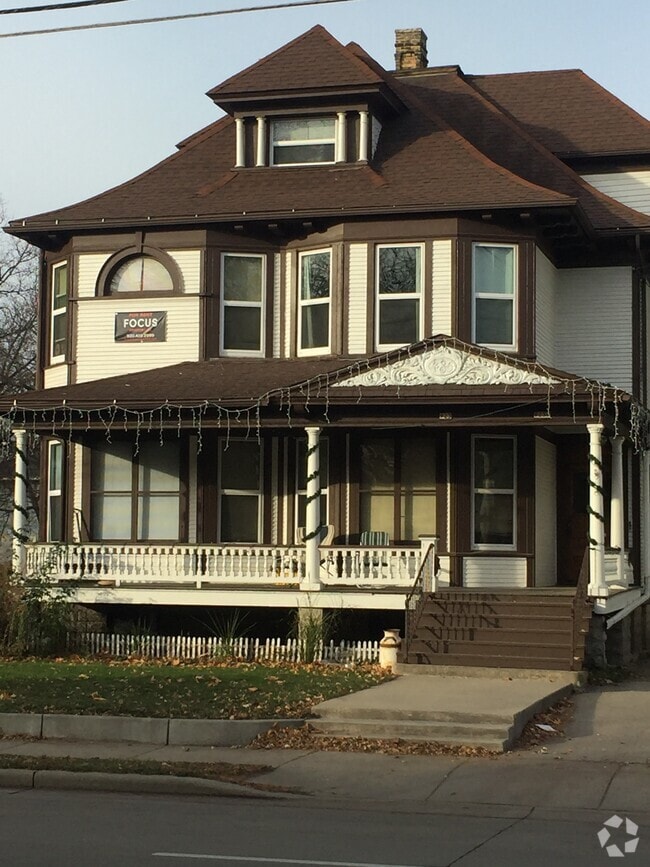 Building Photo - 923 Jackson St