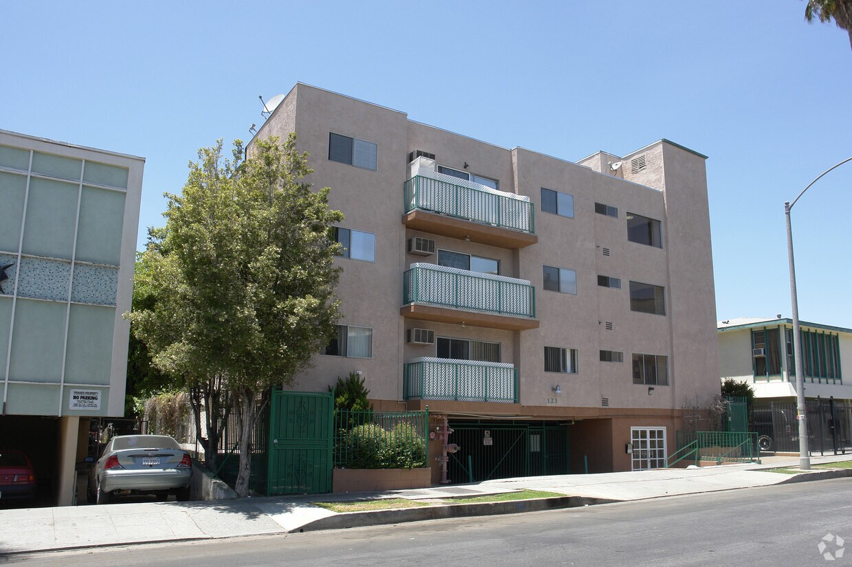 Building Photo - 123 N Mariposa Ave
