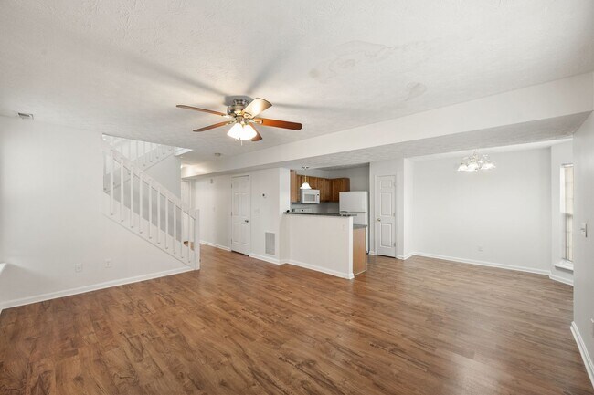 Foto del edificio - Tucked on Arbor Creek is a gem