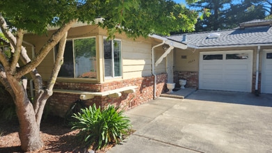 Building Photo - 2033 Donald Dr