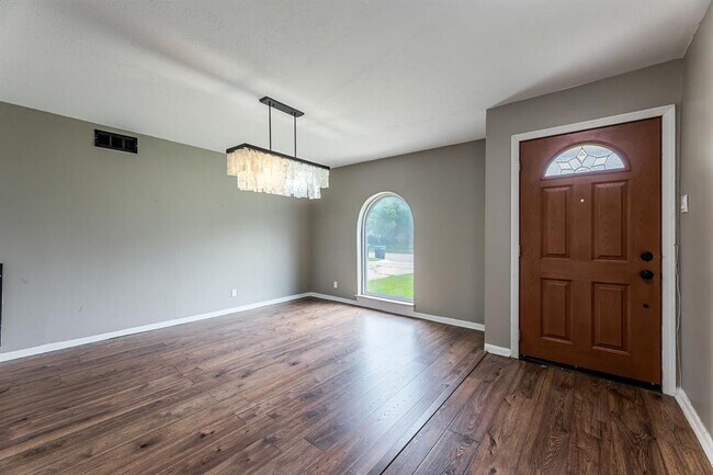 Building Photo - 10902 Sagevale Ln