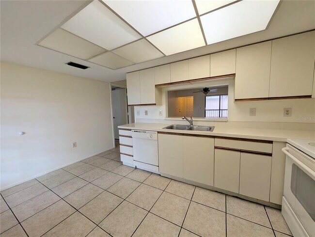 Building Photo - 2515 Bayshore Gardens Pkwy