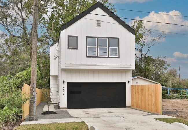 Foto del edificio - 9343 Lavender St