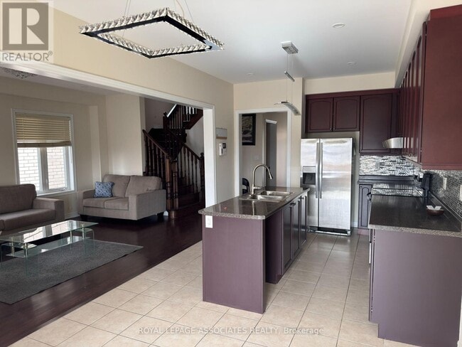 Building Photo - 75 Meltwater Cres