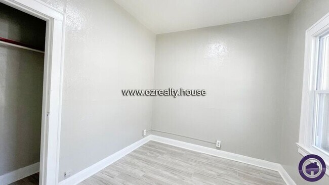 Foto del edificio - 3430 Maple St