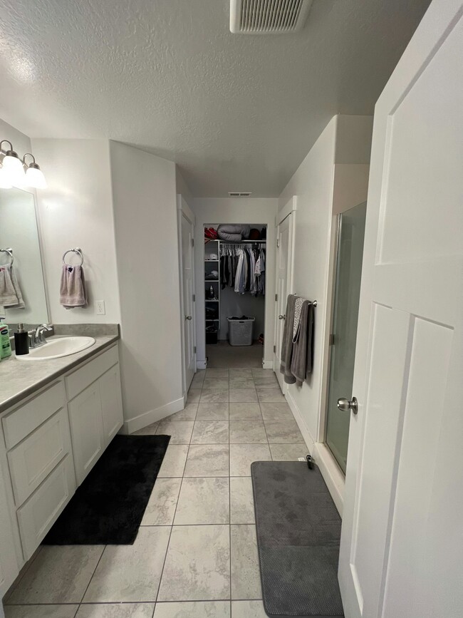 Foto del edificio - 192 W Silver Springs Dr