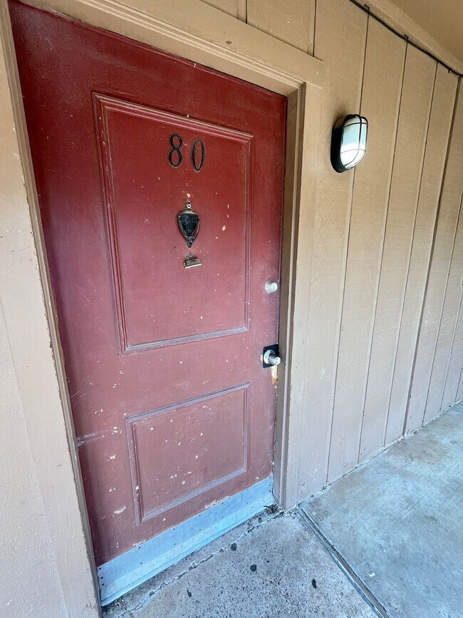 Foto del edificio - 1 Bed 1 Bath Upstairs Apt NW OKC