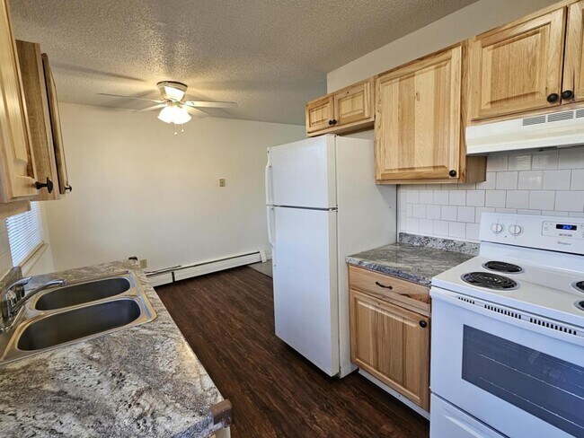 Building Photo - 2140 Dexter Dr. Unit D