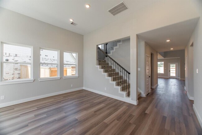 Foto del edificio - 2016 Woodland Park Ct