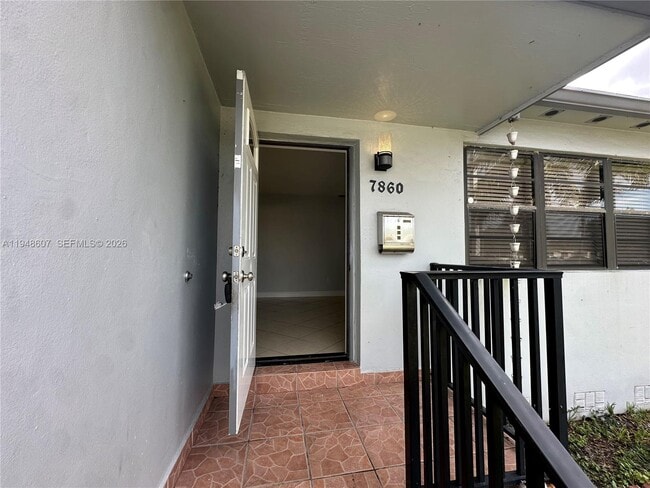 Foto del edificio - 7860 SW 16th St