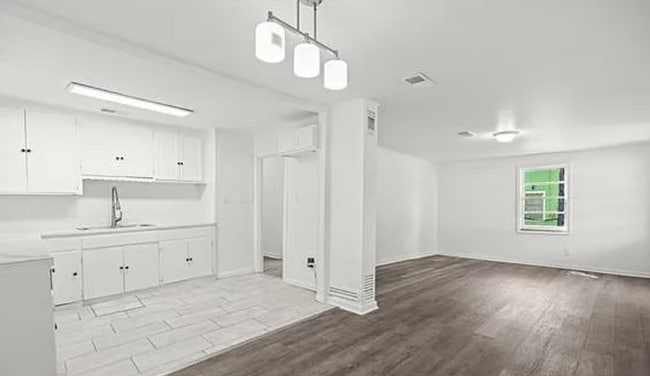 Foto del edificio - NOW AVAILABLE!!