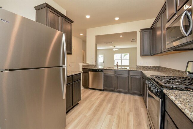 Foto del edificio - 545 Amberwood Pk Dr