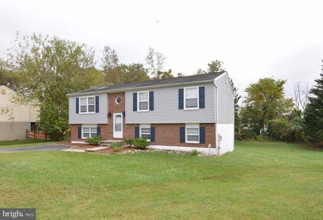 Building Photo - 5323 Debbie Ct