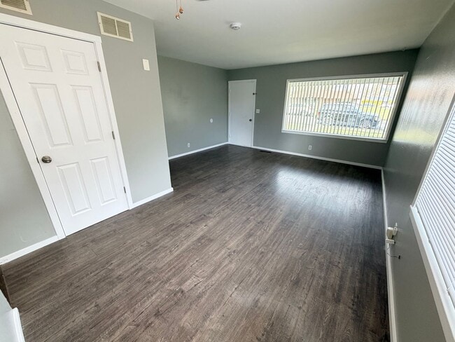 Building Photo - 1255 Montana St