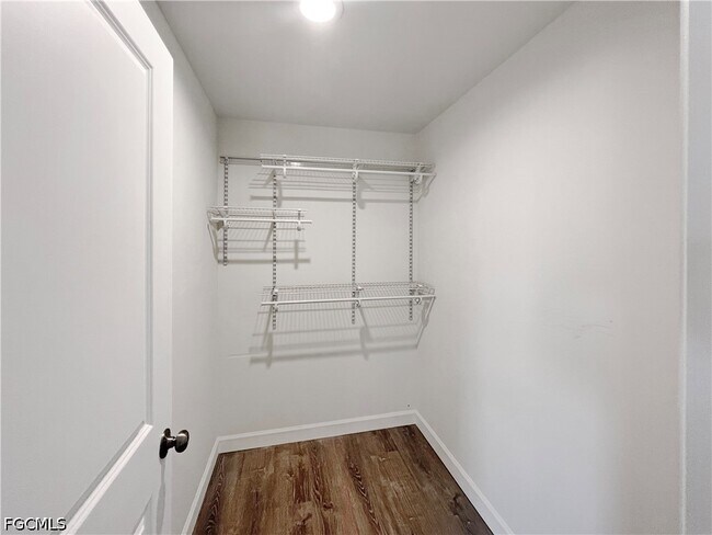 Foto del edificio - 745 Harry Ave S