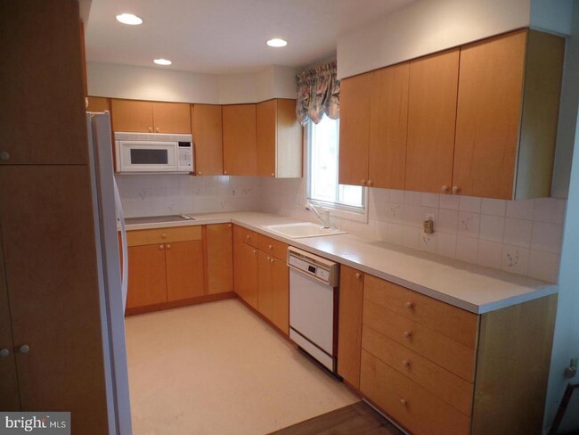 Building Photo - 7410 Tillman Dr