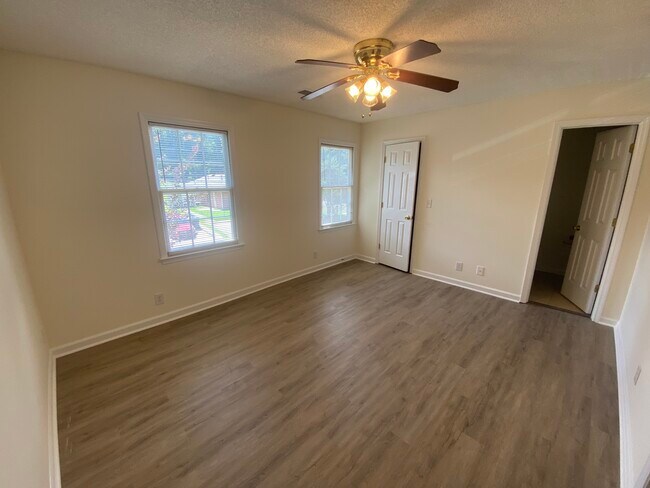 Foto del edificio - 4174 Logan Way